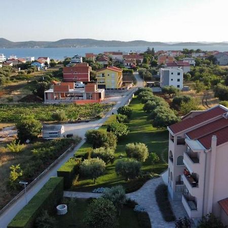 Luxury Apartments Garden Sukosan Bagian luar foto