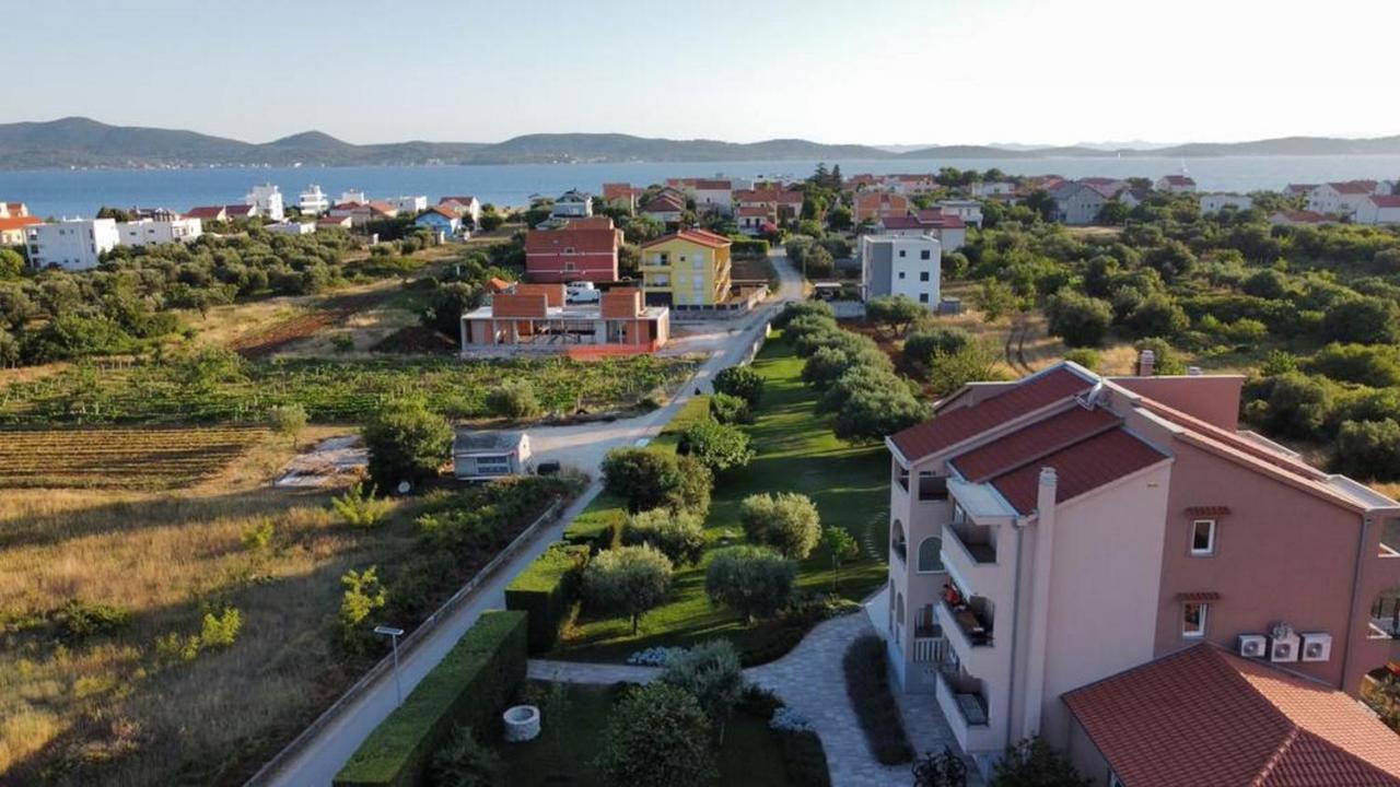 Luxury Apartments Garden Sukosan Bagian luar foto