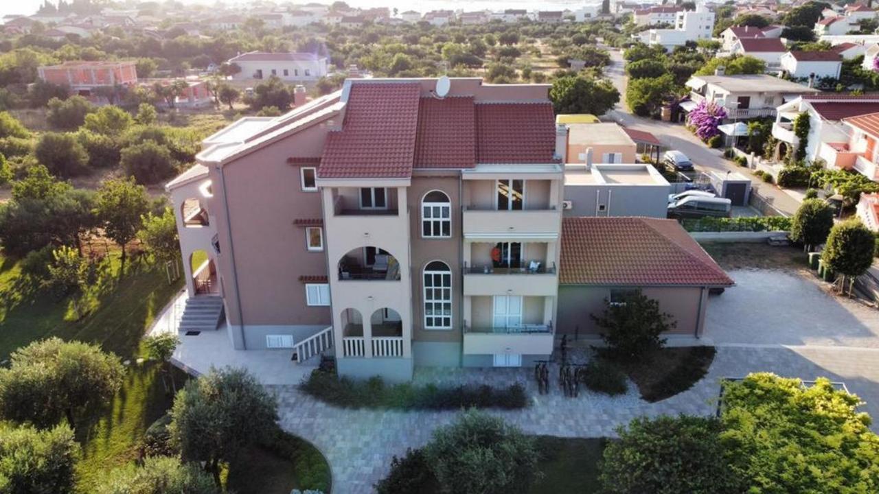 Luxury Apartments Garden Sukosan Bagian luar foto