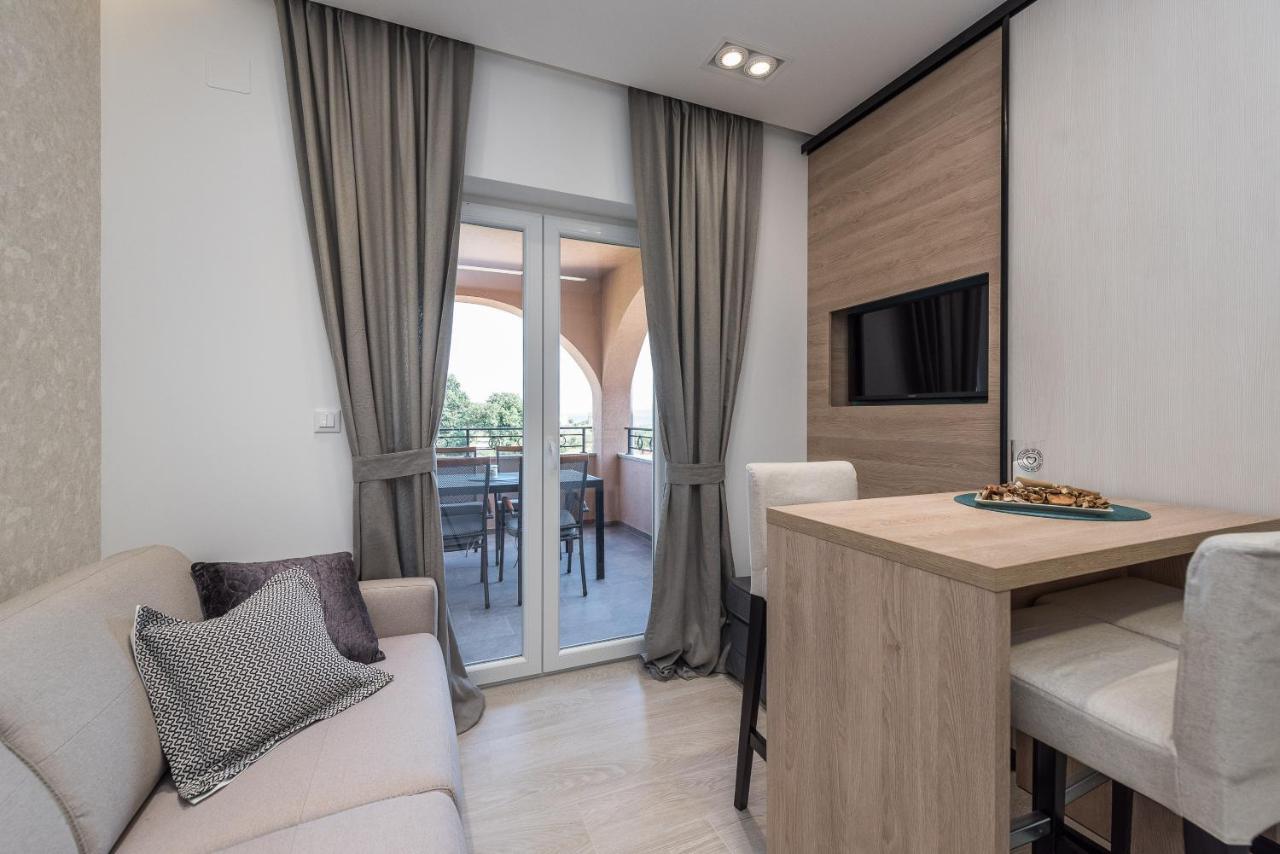 Luxury Apartments Garden Sukosan Bagian luar foto