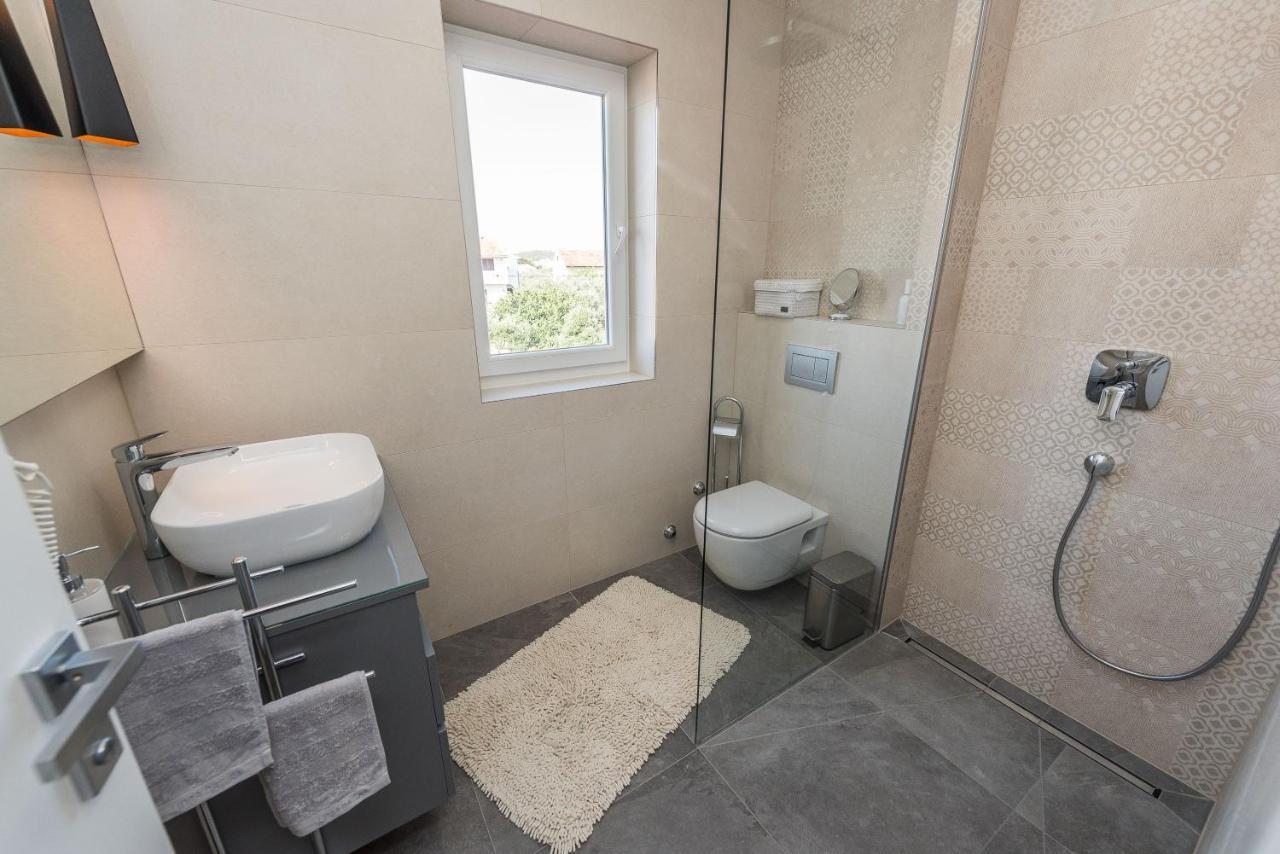 Luxury Apartments Garden Sukosan Bagian luar foto