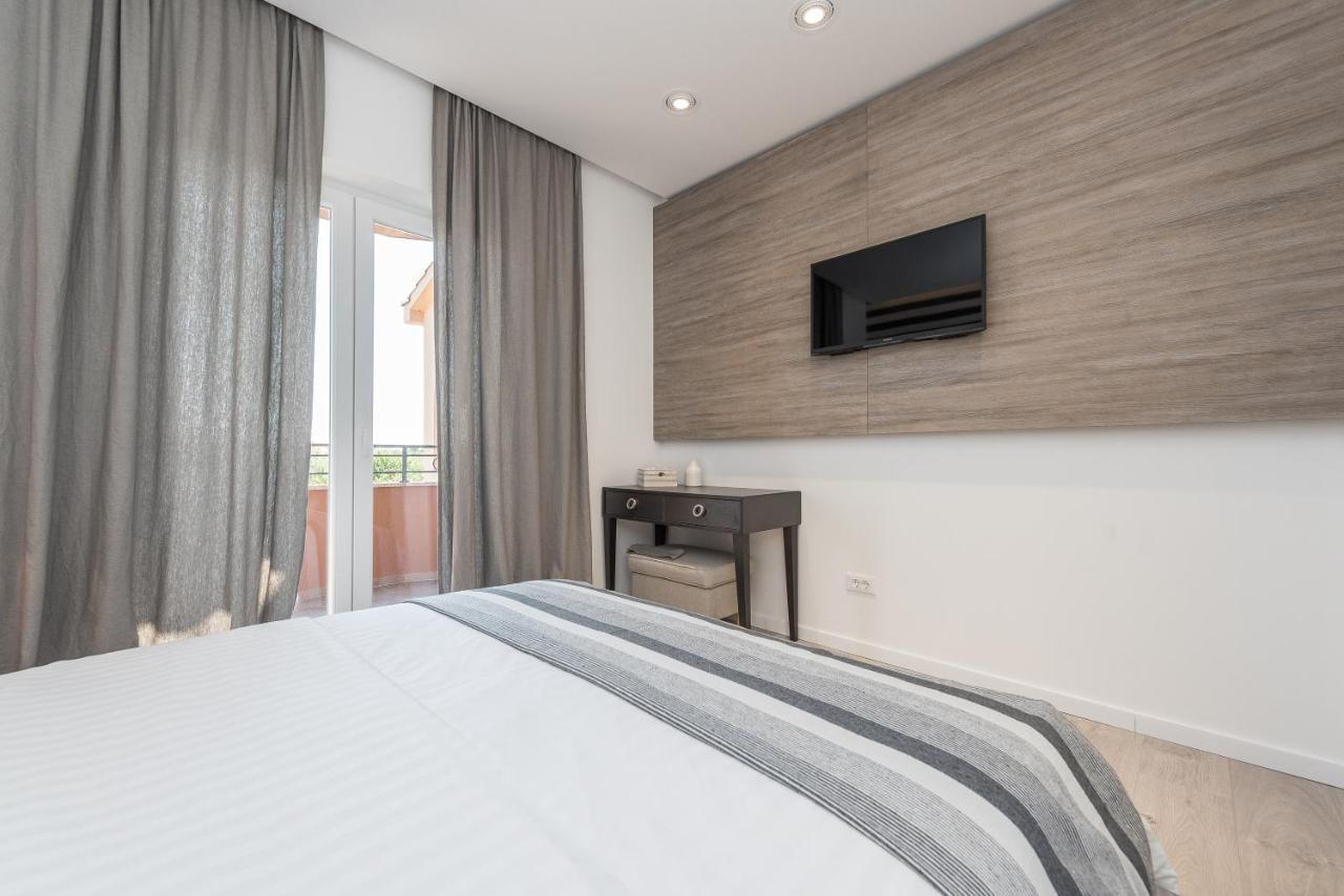 Luxury Apartments Garden Sukosan Bagian luar foto