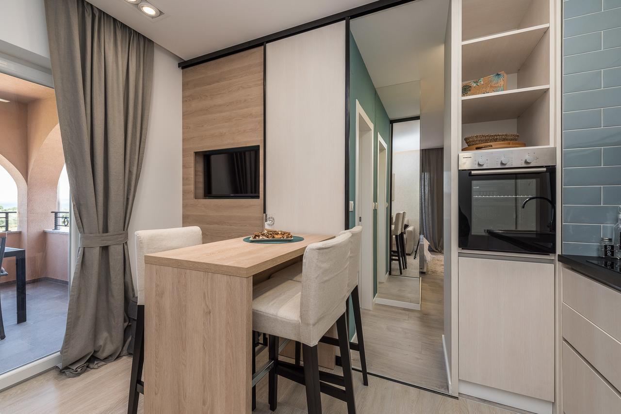 Luxury Apartments Garden Sukosan Bagian luar foto