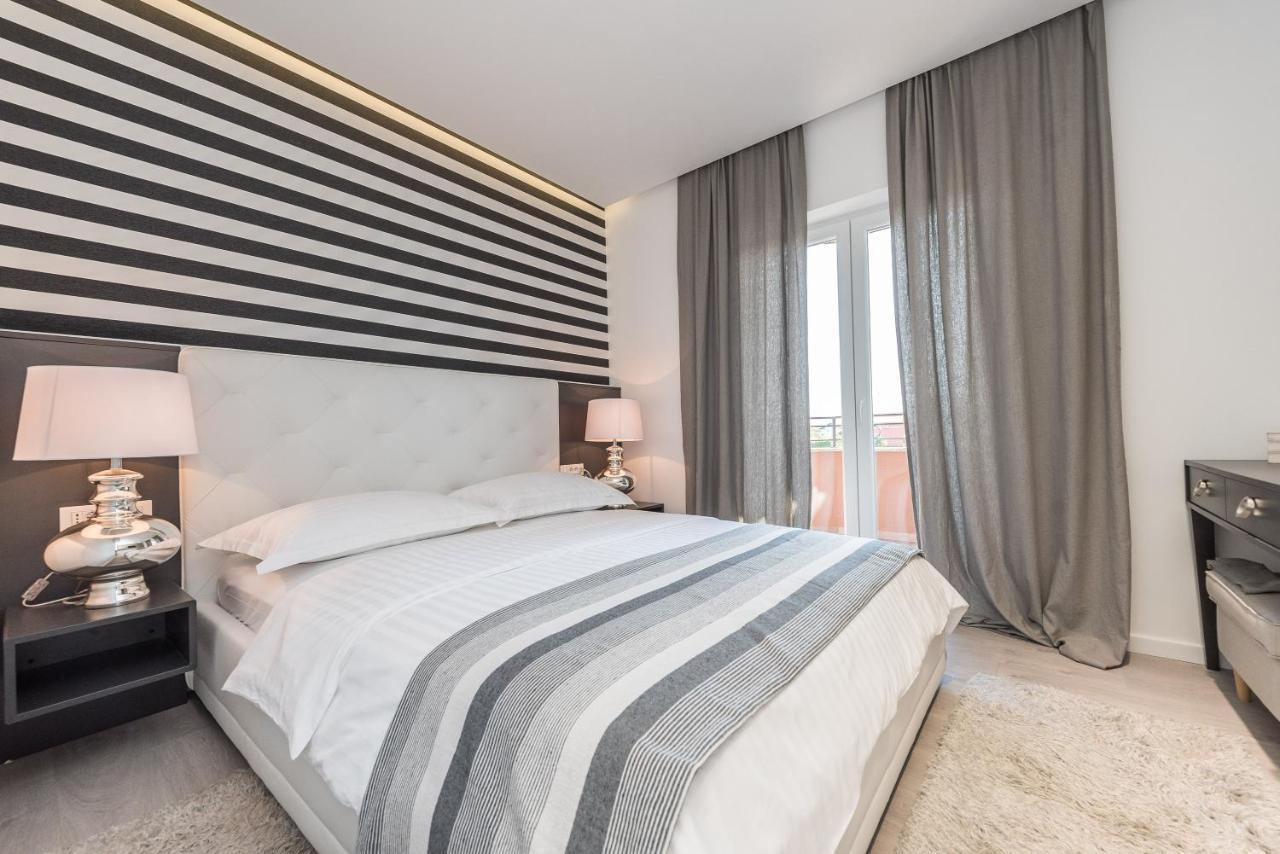 Luxury Apartments Garden Sukosan Bagian luar foto