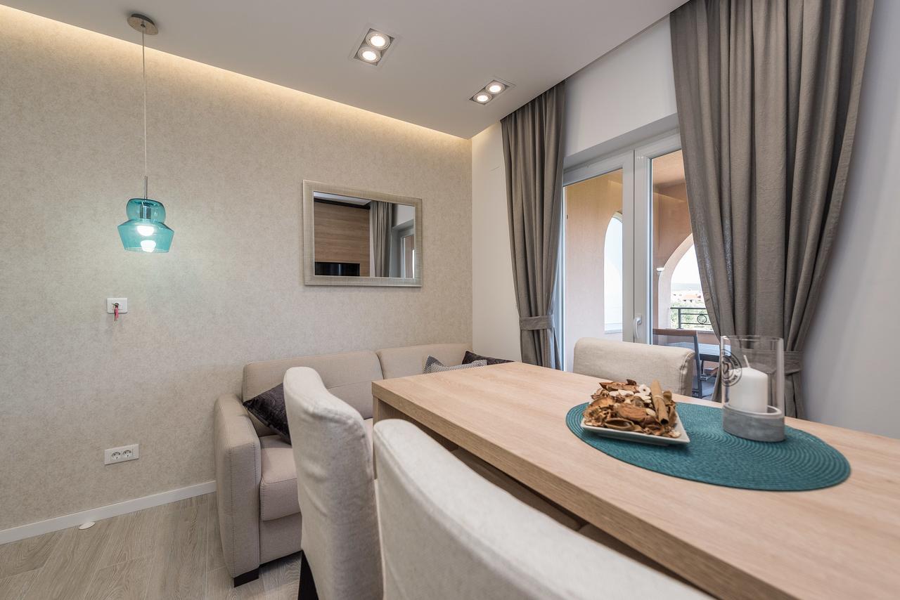 Luxury Apartments Garden Sukosan Bagian luar foto