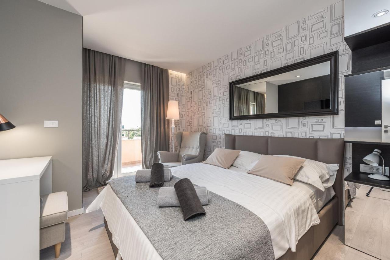 Luxury Apartments Garden Sukosan Bagian luar foto