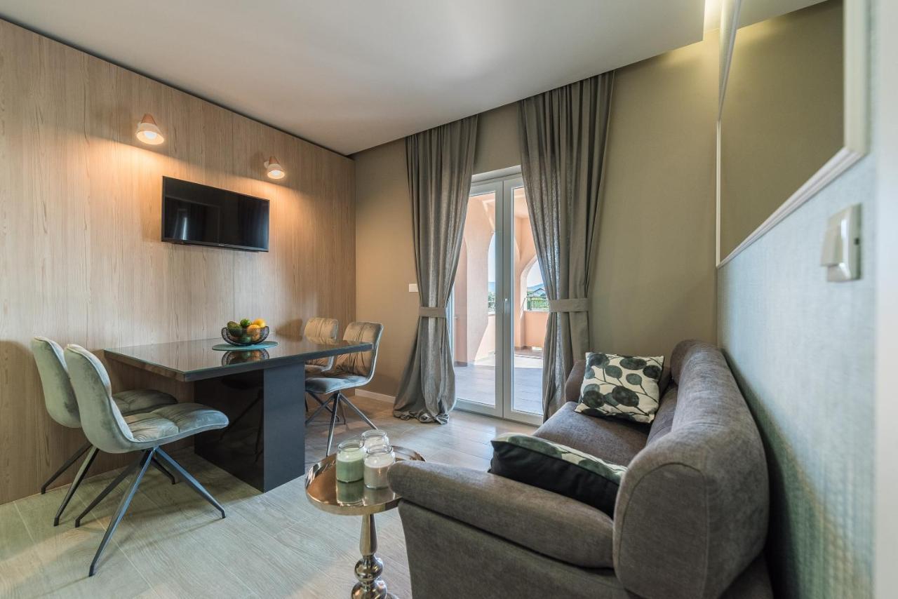 Luxury Apartments Garden Sukosan Bagian luar foto