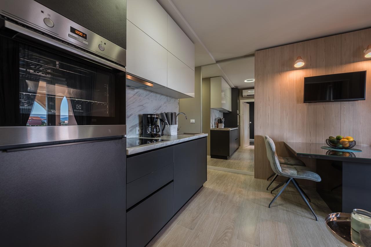 Luxury Apartments Garden Sukosan Bagian luar foto