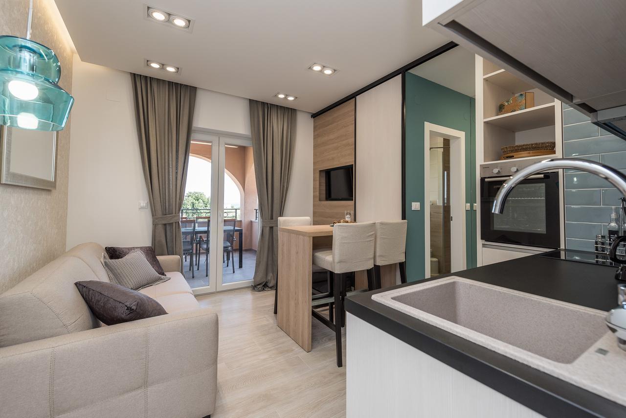 Luxury Apartments Garden Sukosan Bagian luar foto